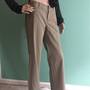 Vince chino pants in sage/khaki size 4 NWT